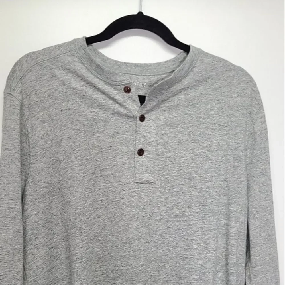 J Crew Men's Long Sleeve‎ Gray Pullover T-shirt Size Medium 100% Cotton